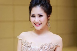 Hương Tràm chuẩn bị mổ vẫn ủng hộ nhiệt tình U23 Việt Nam